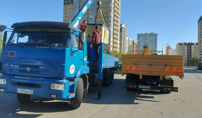 Автомобиль КАМАЗ 45117 с КМУ, прицеп ЧМЗАП 8358